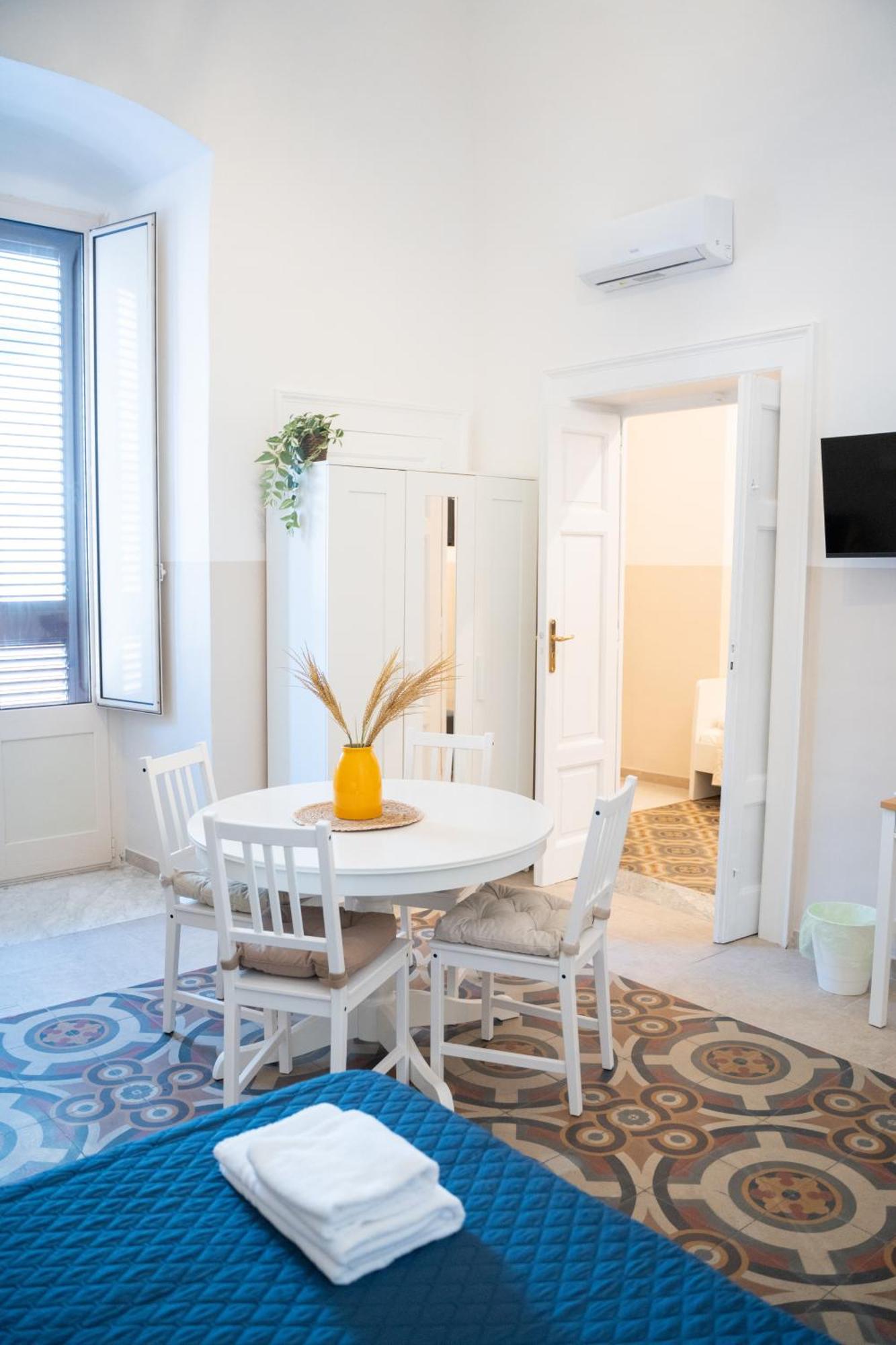 Principe Amedeo 93 Bed & Breakfast Бари Екстериор снимка